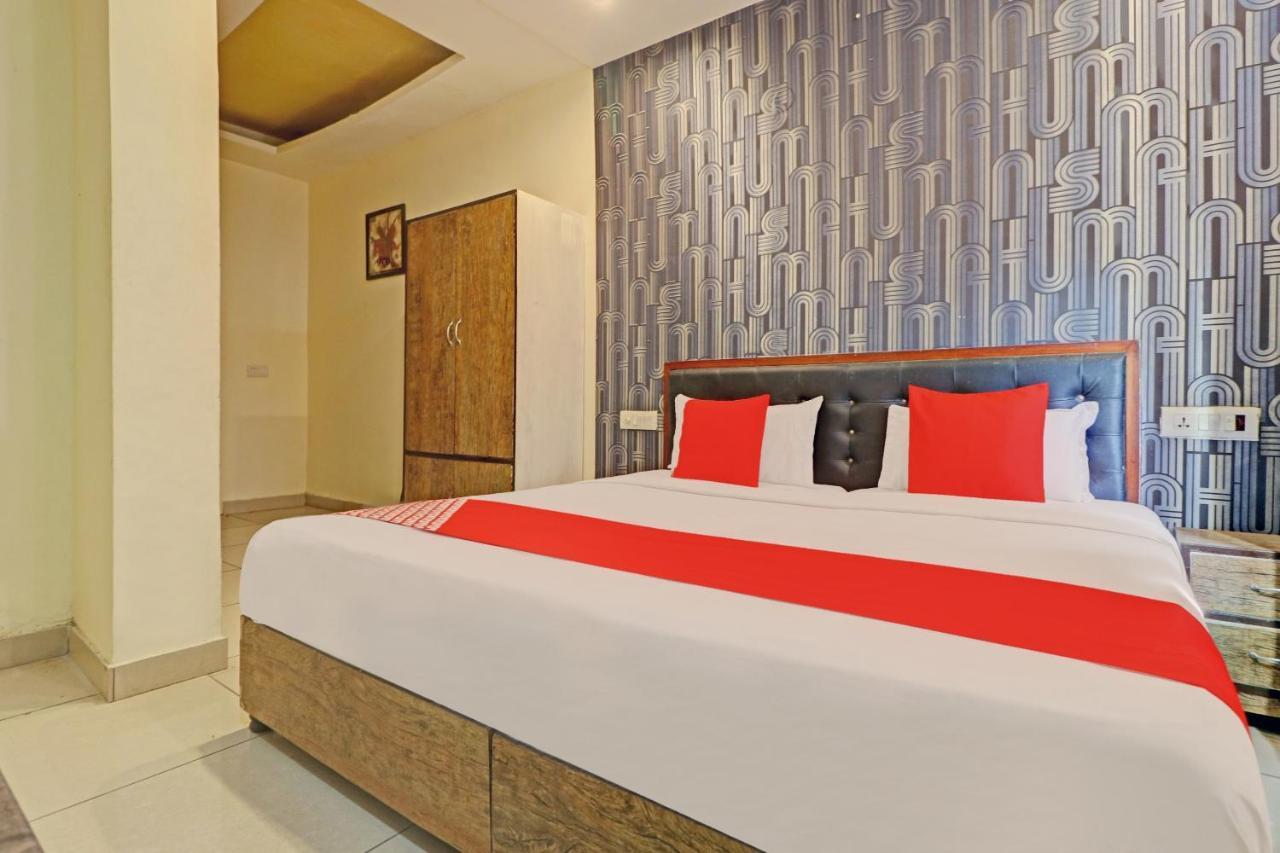 Oyo 74073 Hotel Abhishek Ludhiana Dış mekan fotoğraf