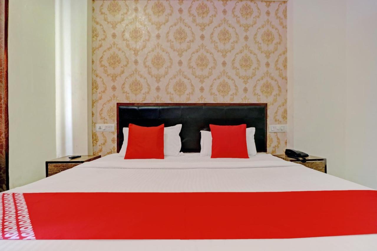 Oyo 74073 Hotel Abhishek Ludhiana Dış mekan fotoğraf